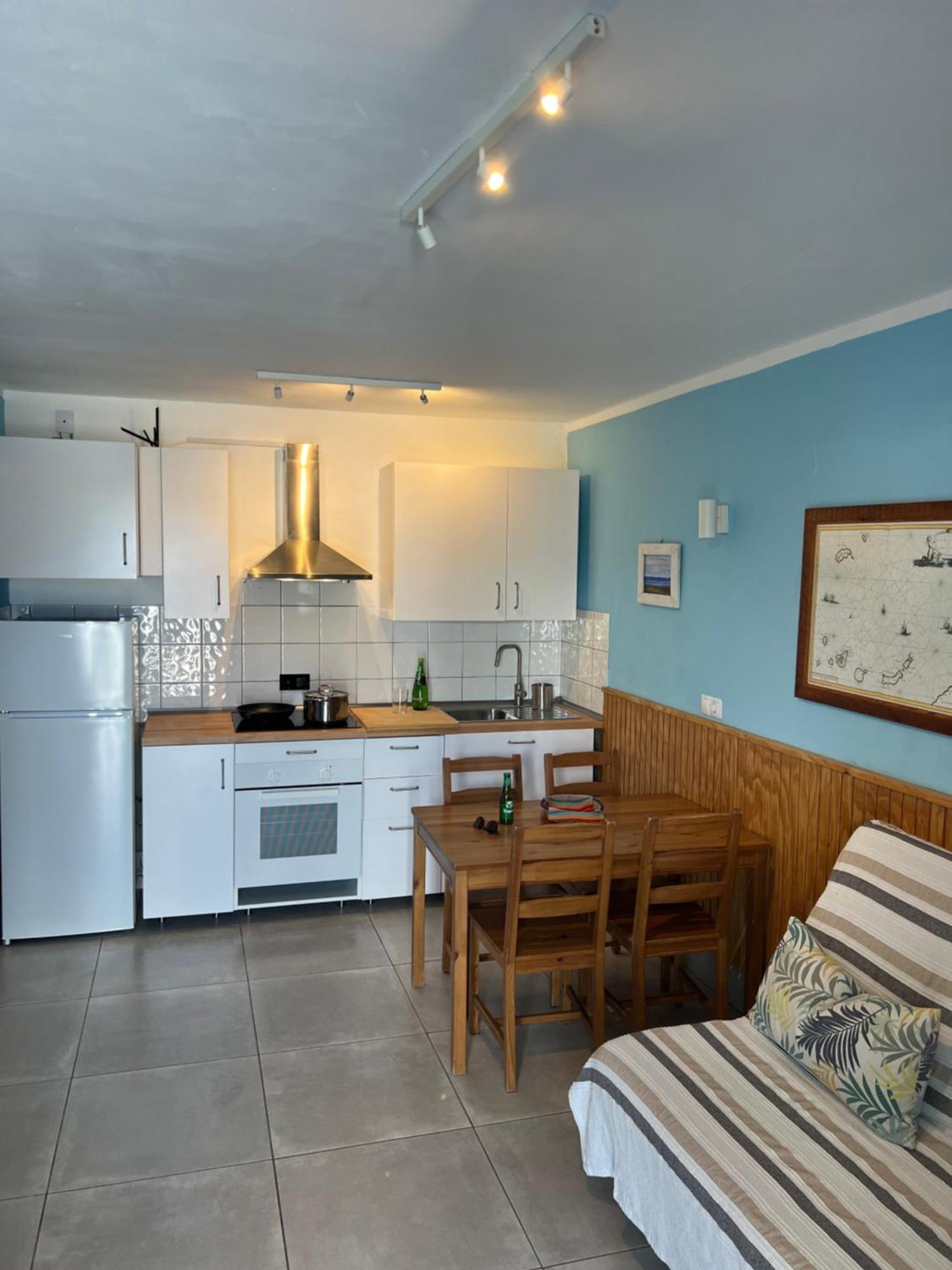 Appartement Lagos Renovated New Kitchen & *