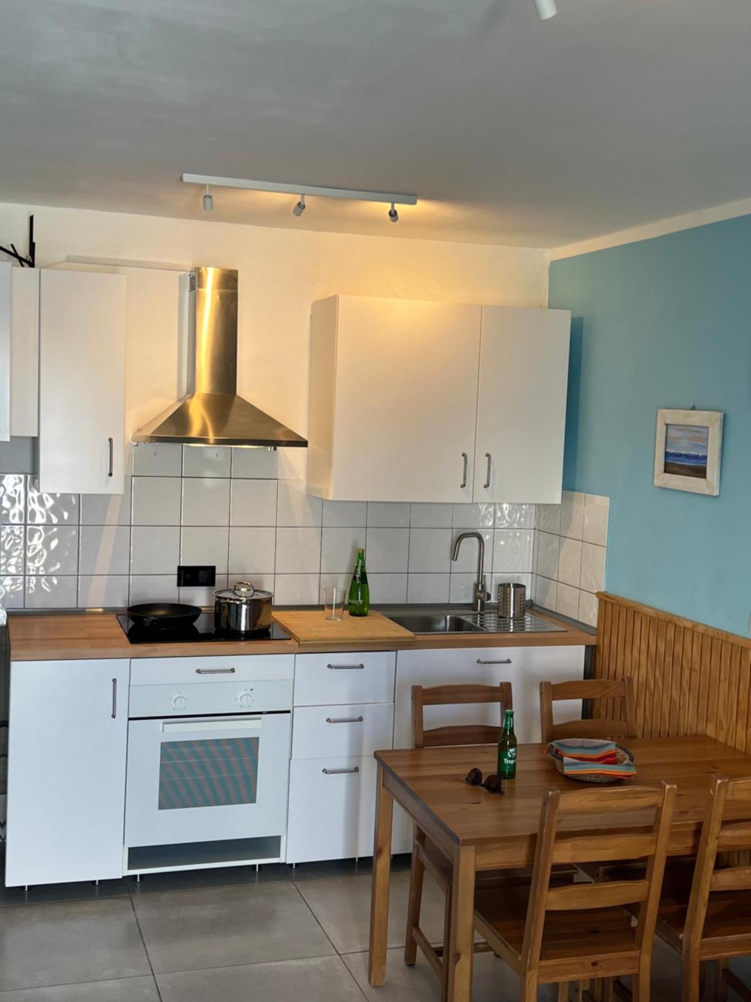 Apartment Lagos Renovated New Kitchen &